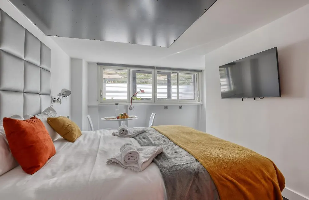 Branded New And Comfy Studio - Heart Of Paris 3-1