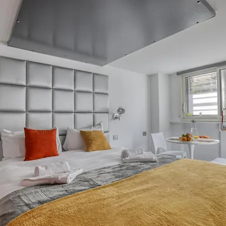 Branded New And Comfy Studio - Heart Of Paris 3-2